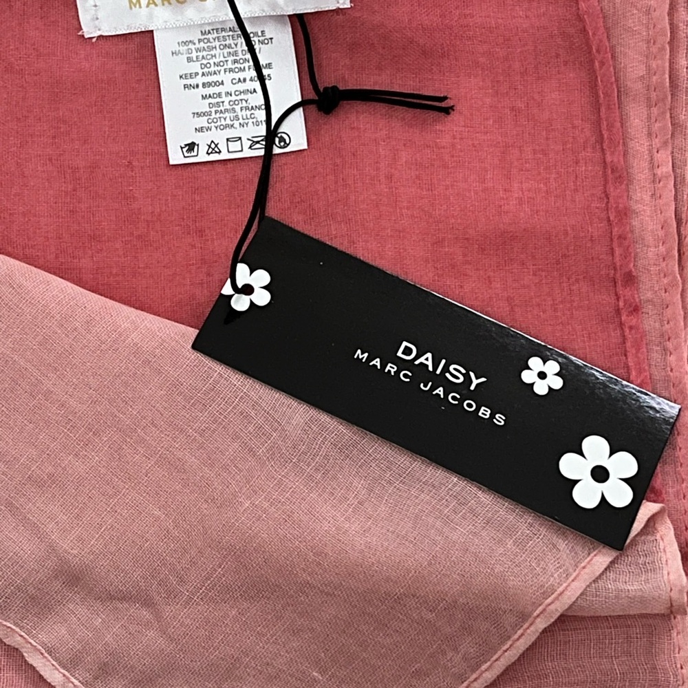 Marc Jacobs Daisy Two-Tone Pink Scarf - Picture 3 of 6